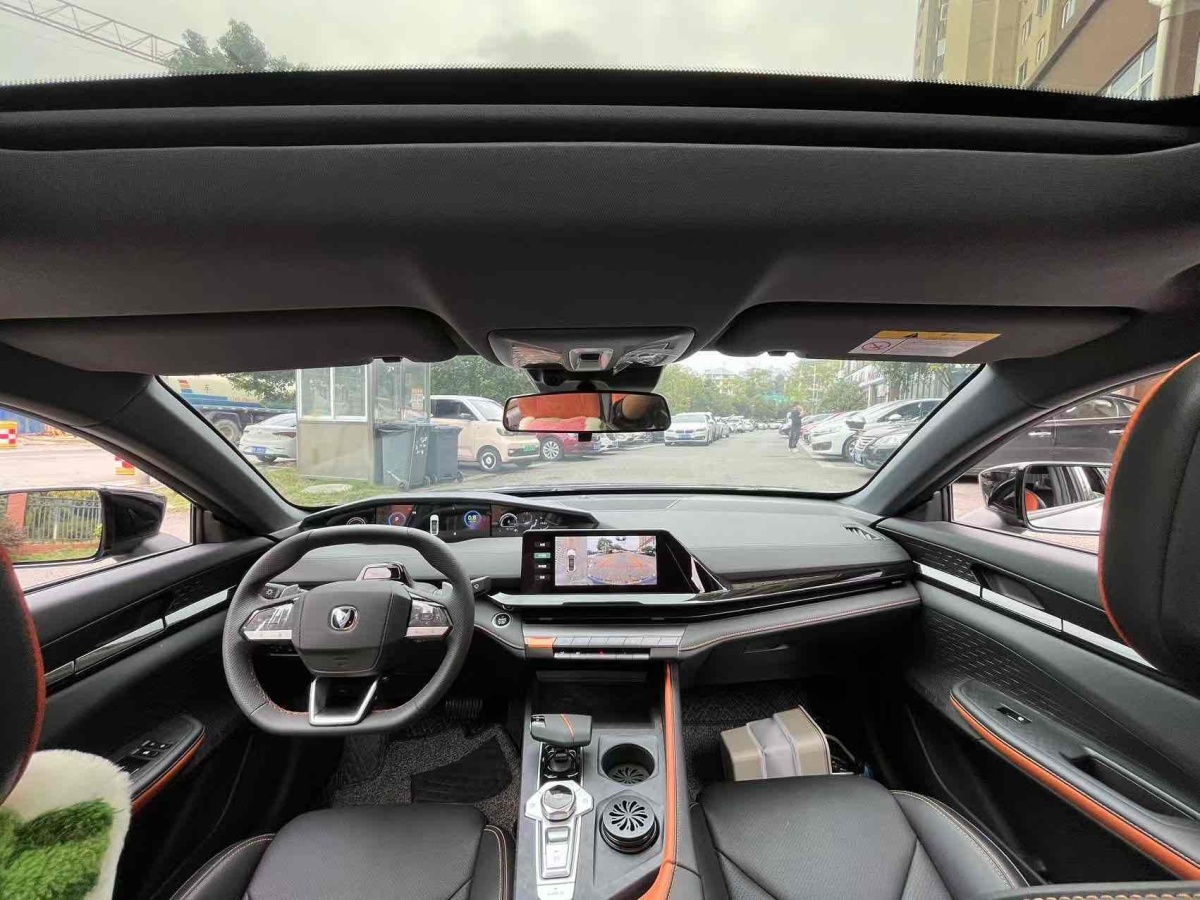 長(zhǎng)安 長(zhǎng)安UNI-V  2022款 1.5T 尊貴型圖片