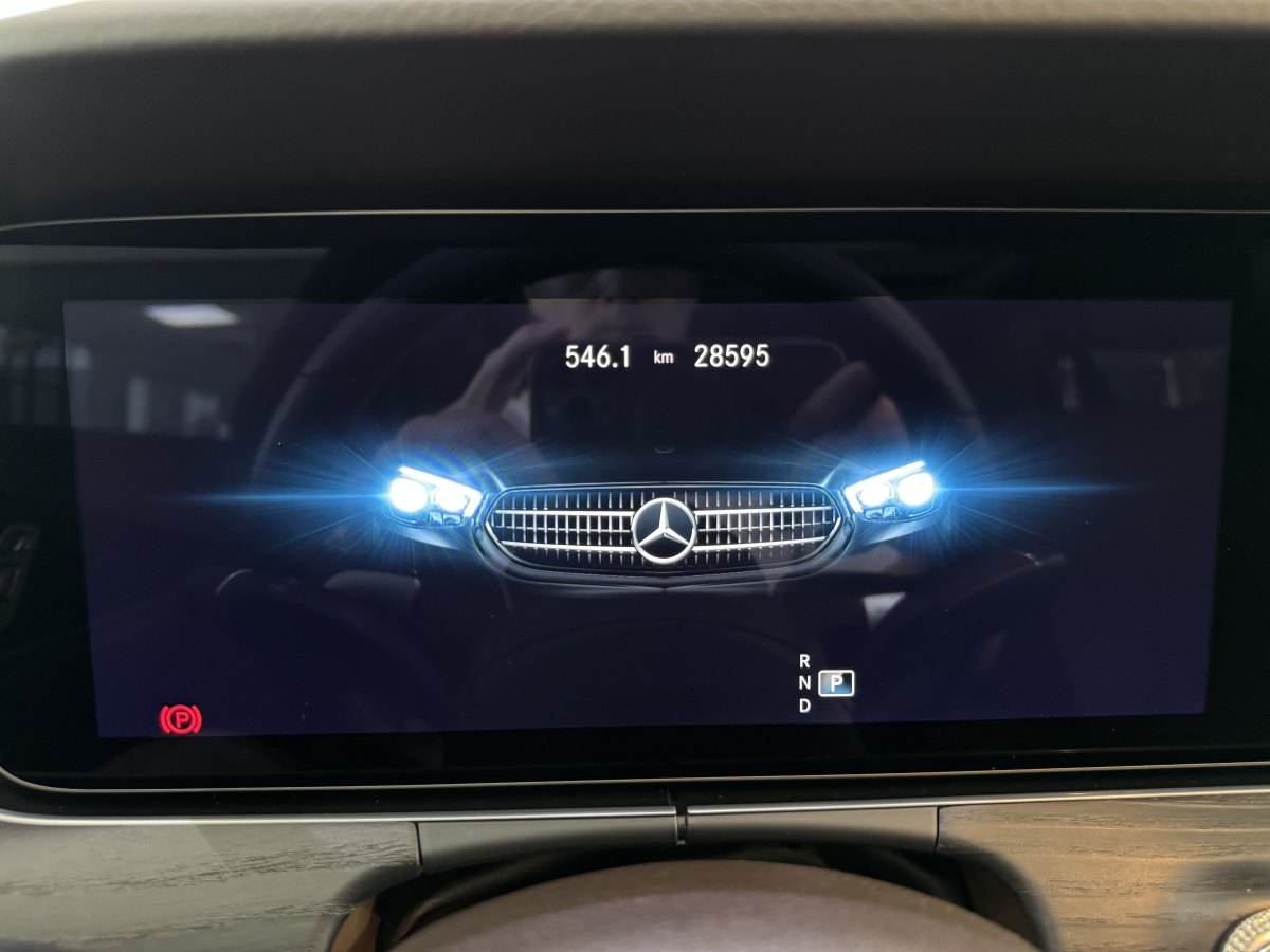 奔驰 奔驰E级  2022款 改款三 E 300 L 豪华型图片