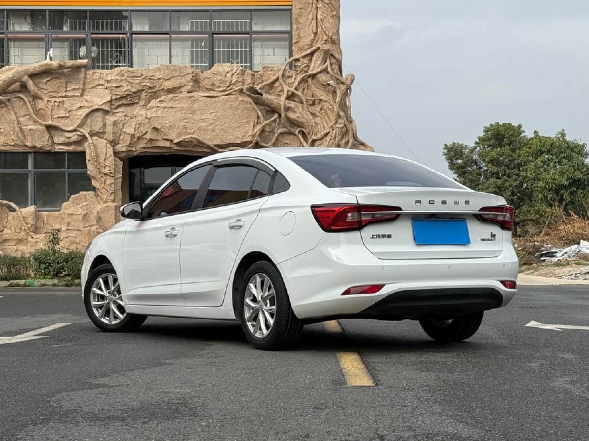 榮威 i5  2020款 1.5L 自動4G互聯(lián)領(lǐng)豪版圖片