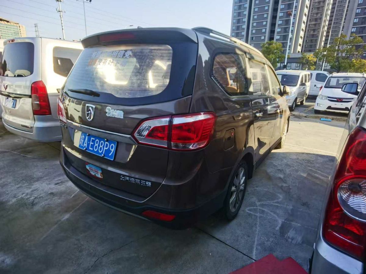 寶駿 730  2015款 1.8L 手動豪華導(dǎo)航ESP版 7座圖片