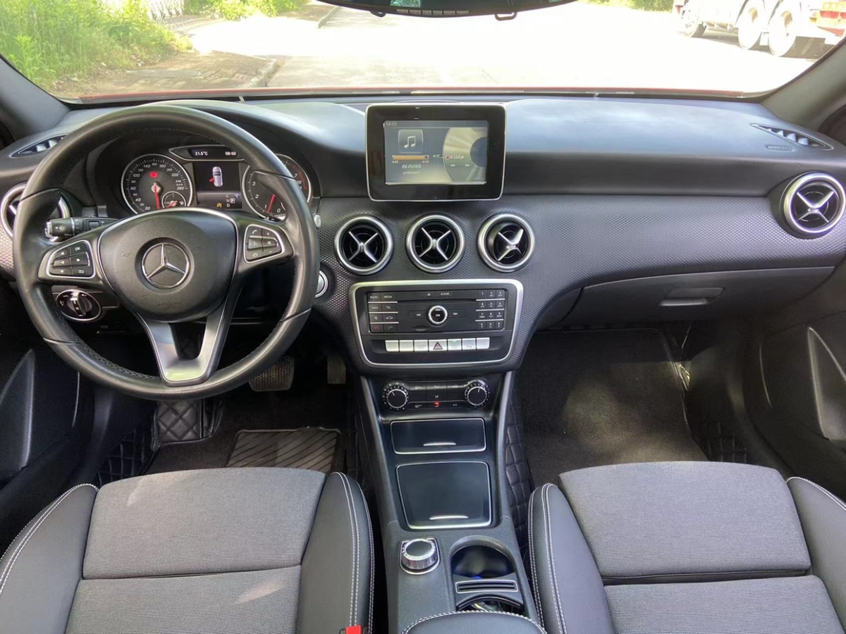 2017年07月奔驰 奔驰A级  2018款 A 200 动感型