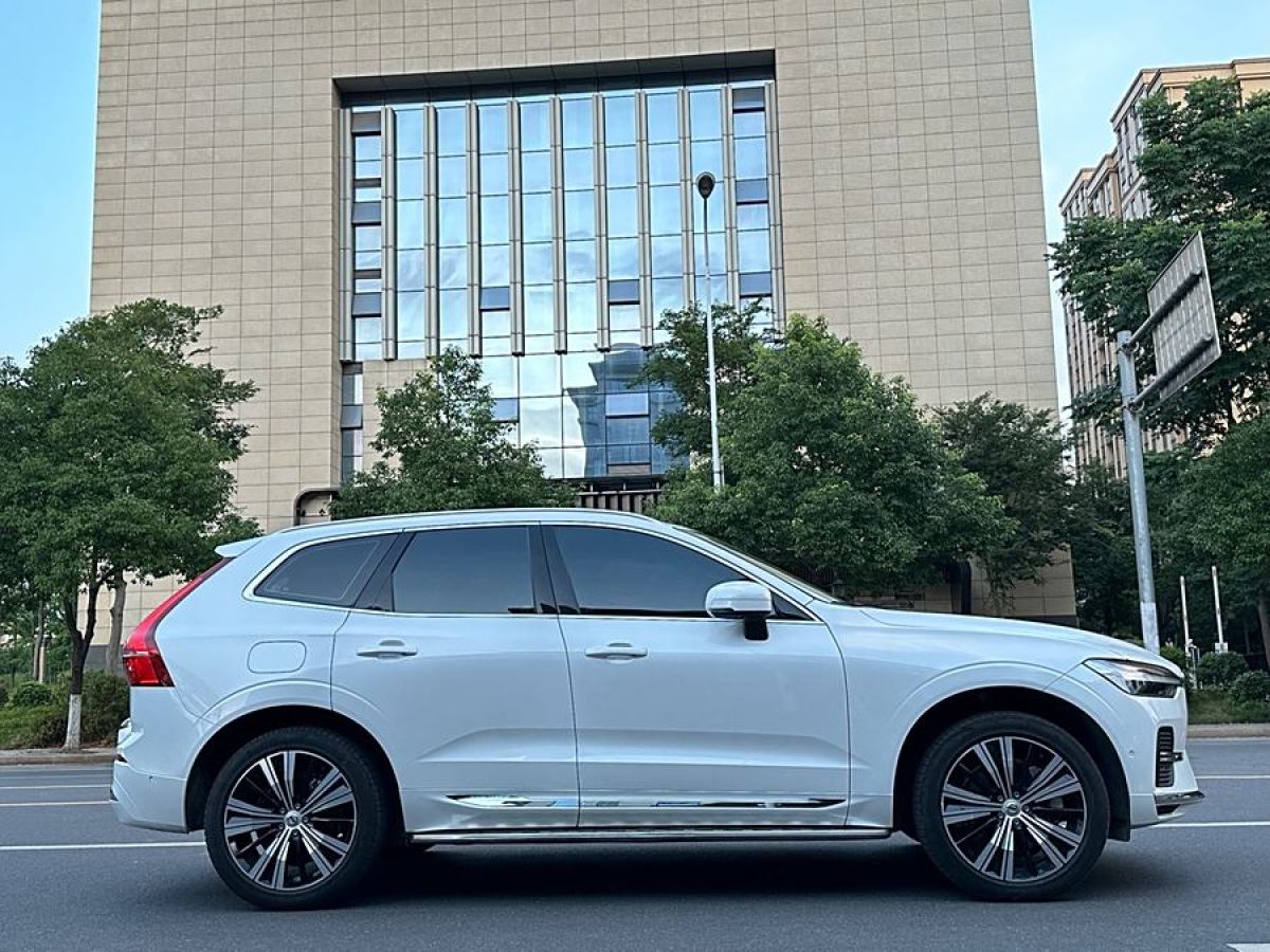 沃爾沃 XC60新能源  2025款 插電式混動 長續(xù)航四驅(qū)智遠(yuǎn)豪華版圖片