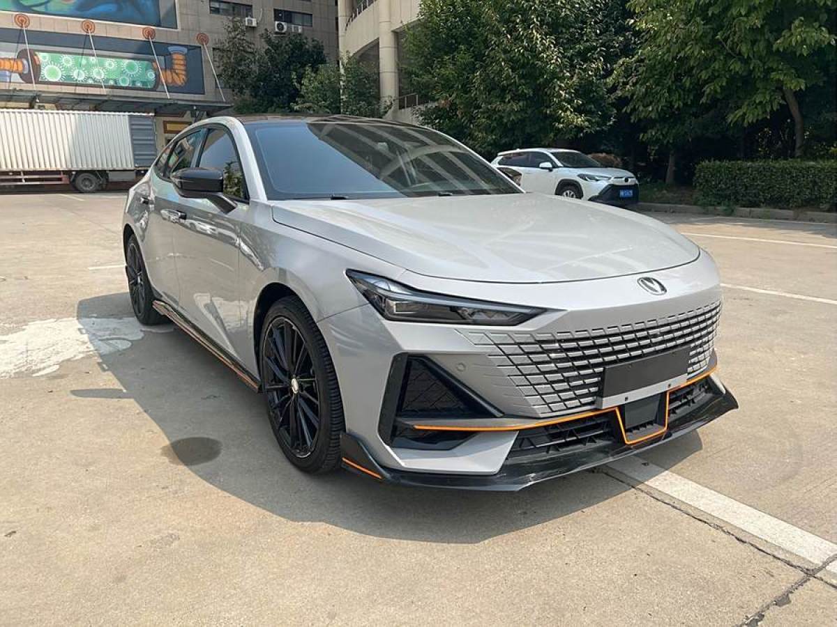 長安 長安UNI-V  2022款 1.5T 運(yùn)動(dòng)版圖片