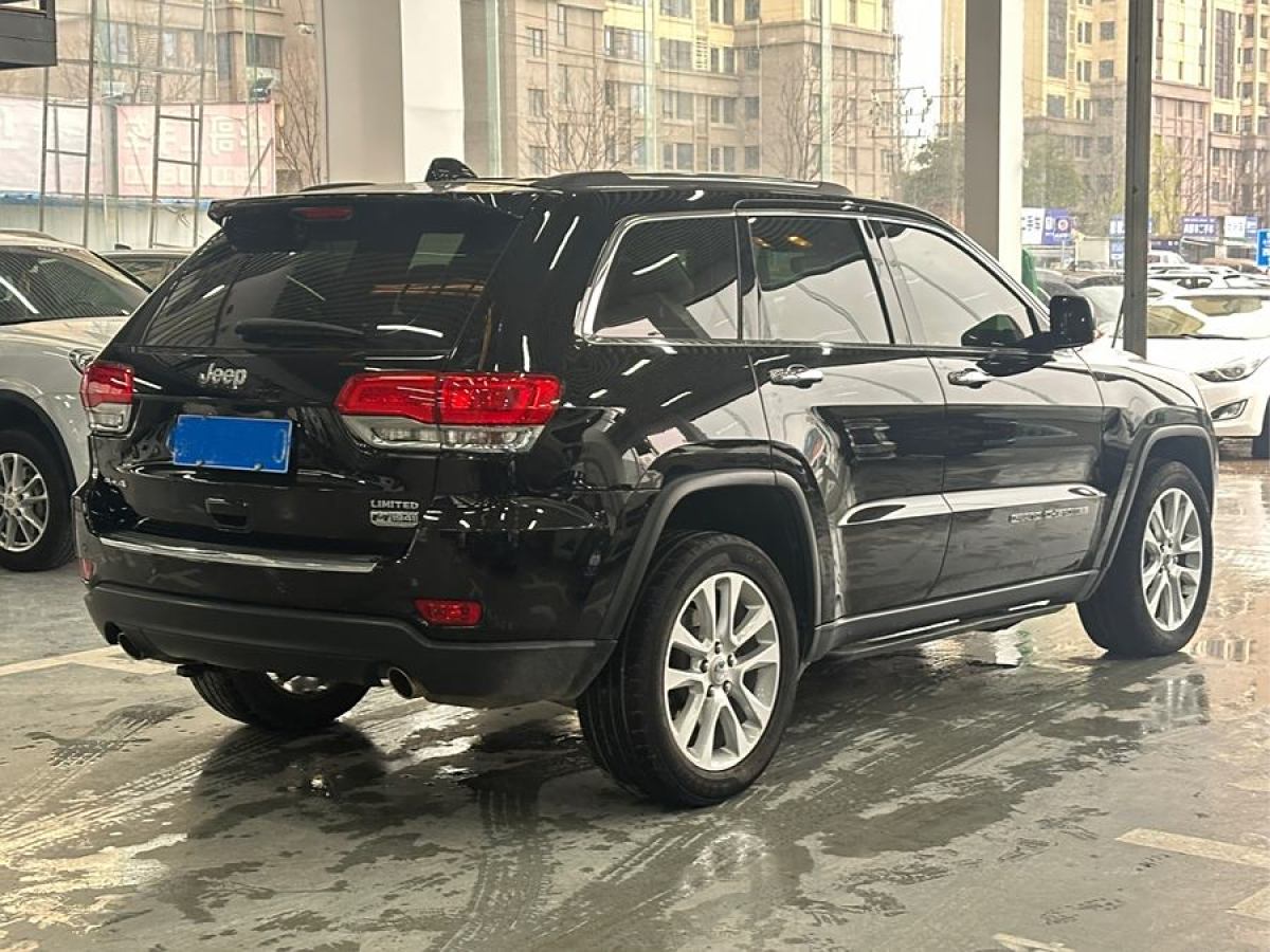 2019年10月Jeep 大切諾基  2017款 3.6L 精英導(dǎo)航版