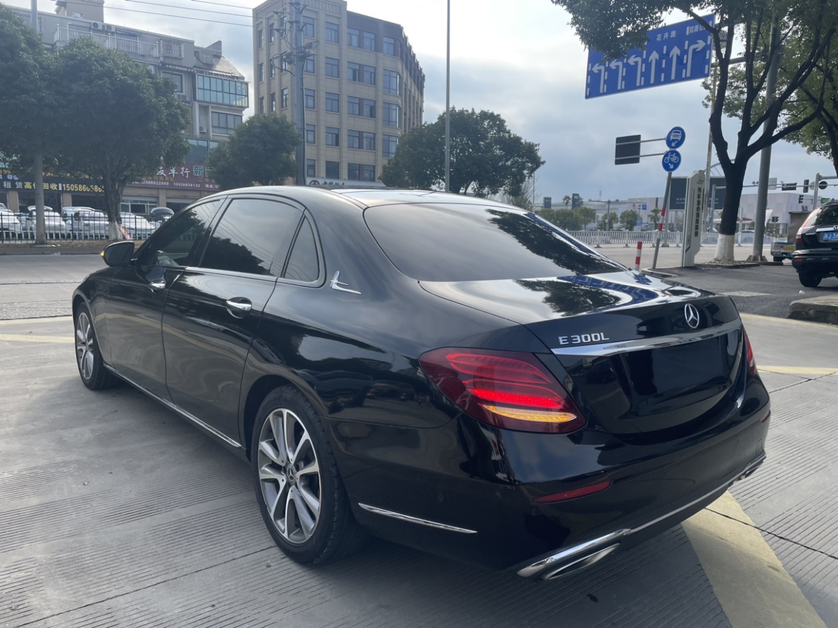 奔馳 奔馳E級(jí)  2019款 E 300 L 豪華型圖片