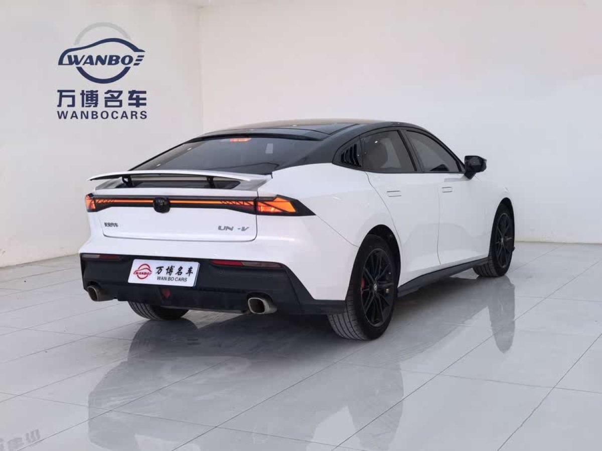 長(zhǎng)安 長(zhǎng)安UNI-V  2022款 1.5T 尊貴型圖片