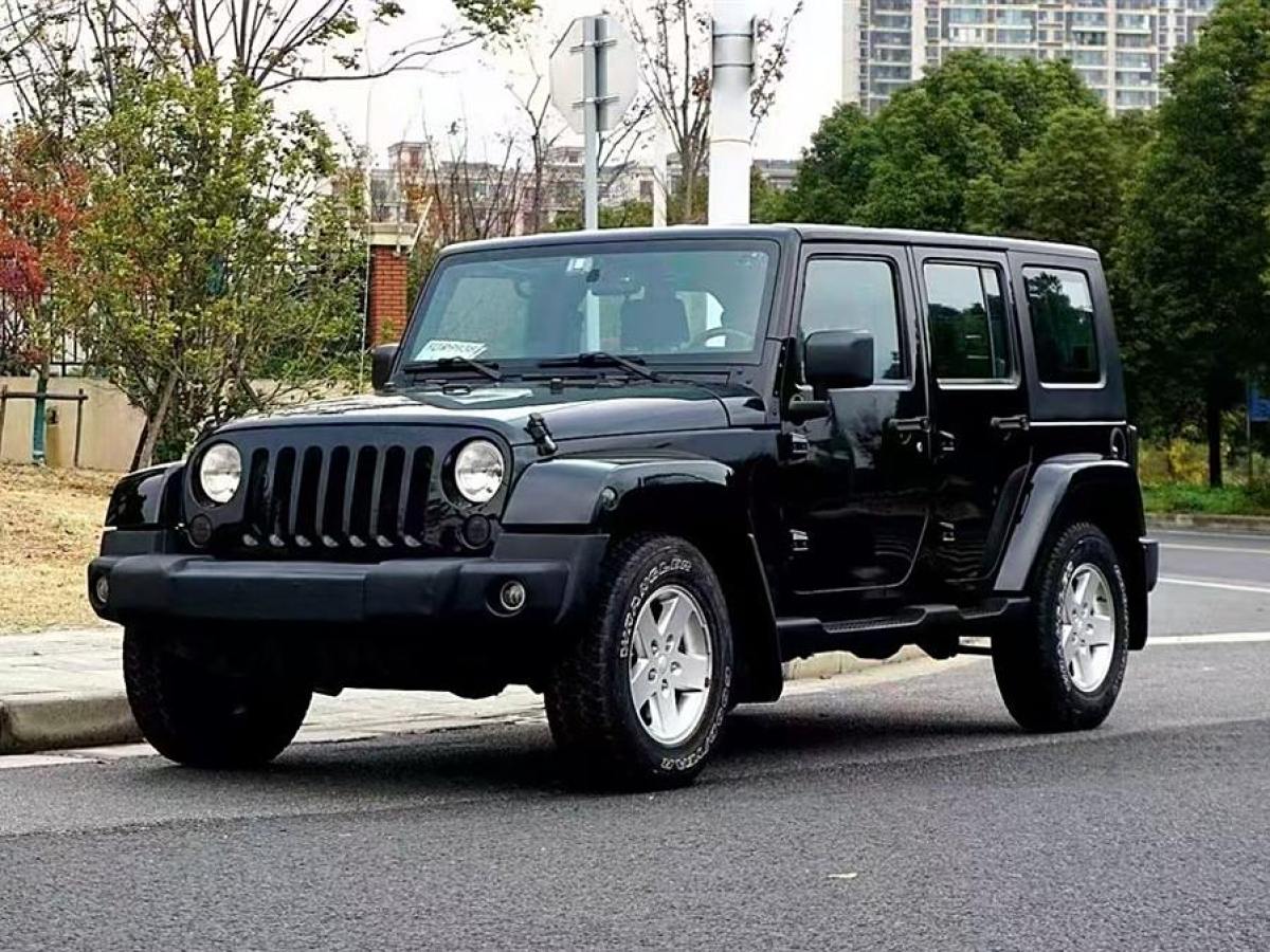 Jeep 牧馬人  2010款 3.8L Sahara 四門版圖片