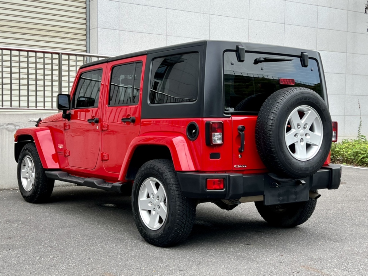 Jeep 牧馬人  2015款 2.8TD Sahara 四門舒享版圖片