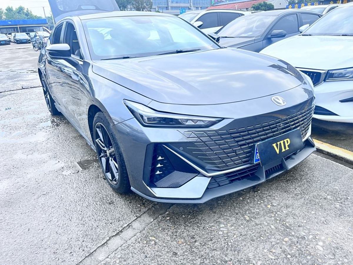 長(zhǎng)安 長(zhǎng)安UNI-V  2022款 1.5T 尊貴型圖片