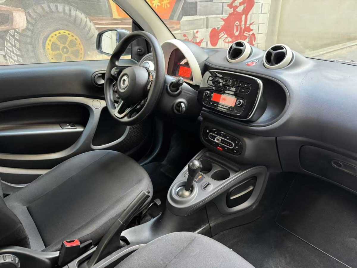 2016年8月smart fortwo  2015款 1.0L 52千瓦硬頂靈動版