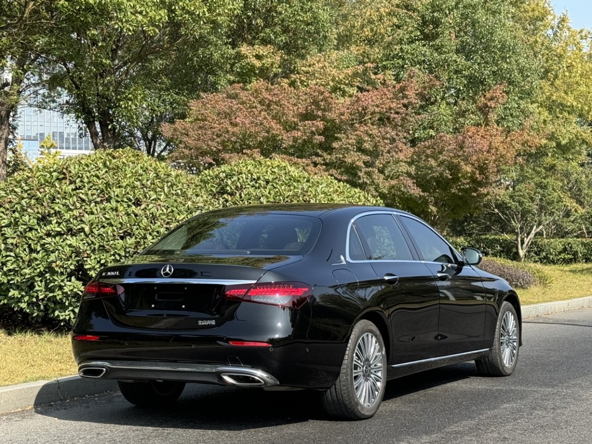 奔馳 奔馳E級(jí)  2022款 E 300 L 豪華型圖片