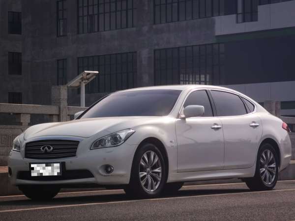 英菲尼迪 Q70  2013款 Q70L 2.5L 雅致版