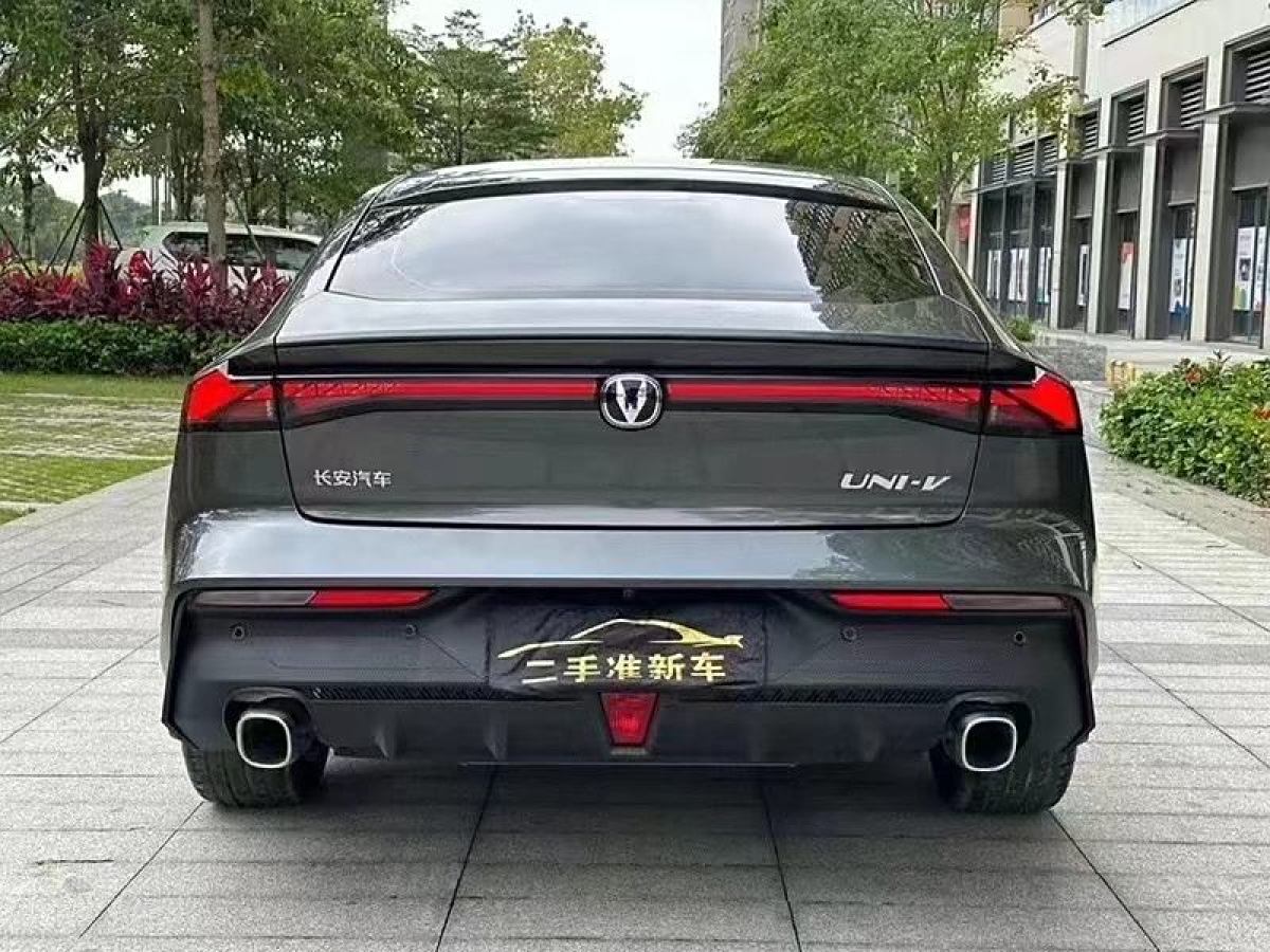 長(zhǎng)安 長(zhǎng)安UNI-V  2022款 1.5T 尊貴型圖片