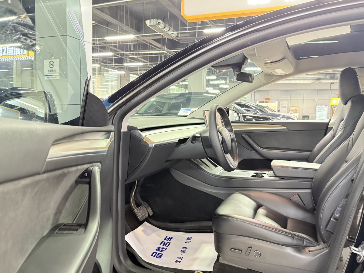 特斯拉 Model 3  2022款 后輪驅(qū)動版圖片