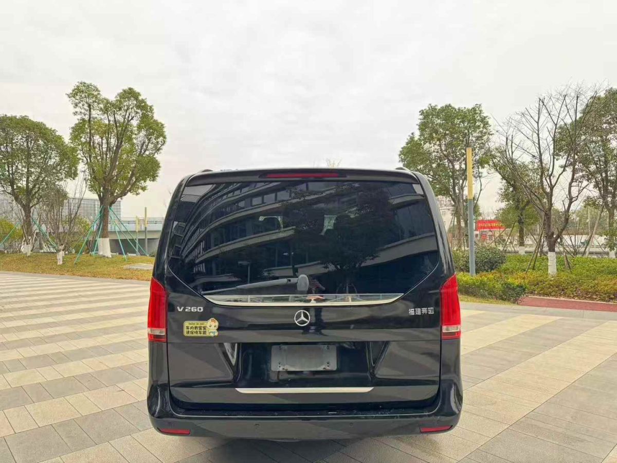 奔馳 奔馳A級  2019款  A 220 L 4MATIC 運動轎車圖片