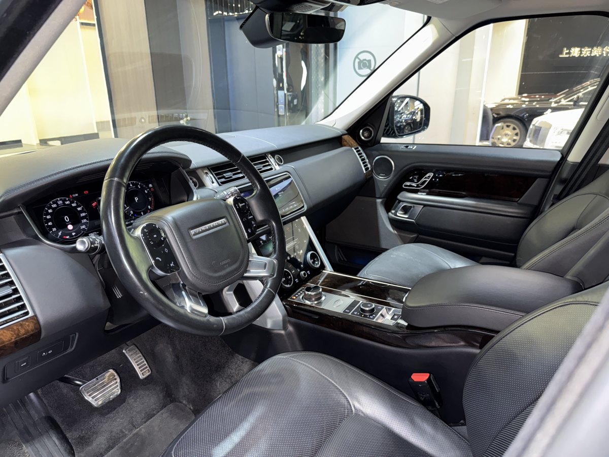 路虎 攬勝  2020款 3.0 L6 傳世加長(zhǎng)版圖片