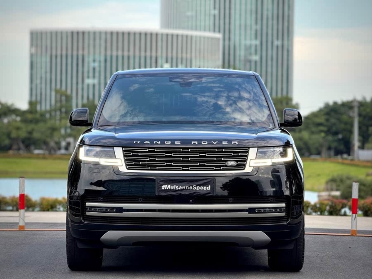路虎 攬勝  2024款 3.0 L6 400PS 盛世加長(zhǎng)版 七座圖片