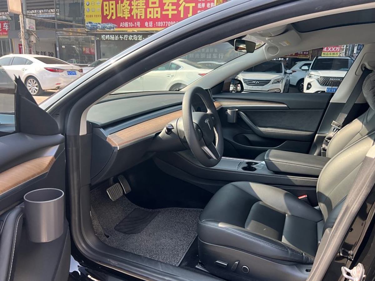 特斯拉 Model 3  2021款 改款 標(biāo)準(zhǔn)續(xù)航后驅(qū)升級版圖片