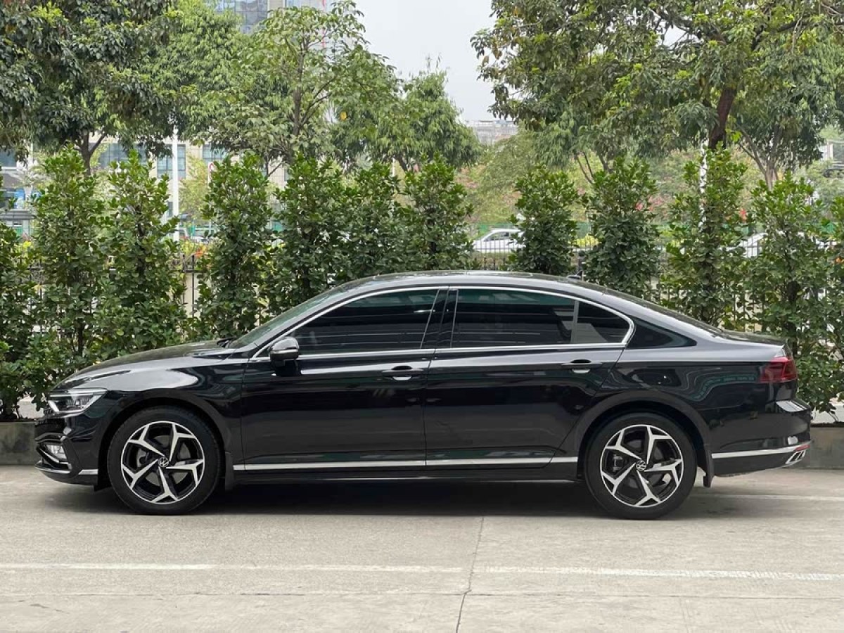 大眾 邁騰  2023款 200萬輛紀念版 330TSI DSG領(lǐng)先型圖片