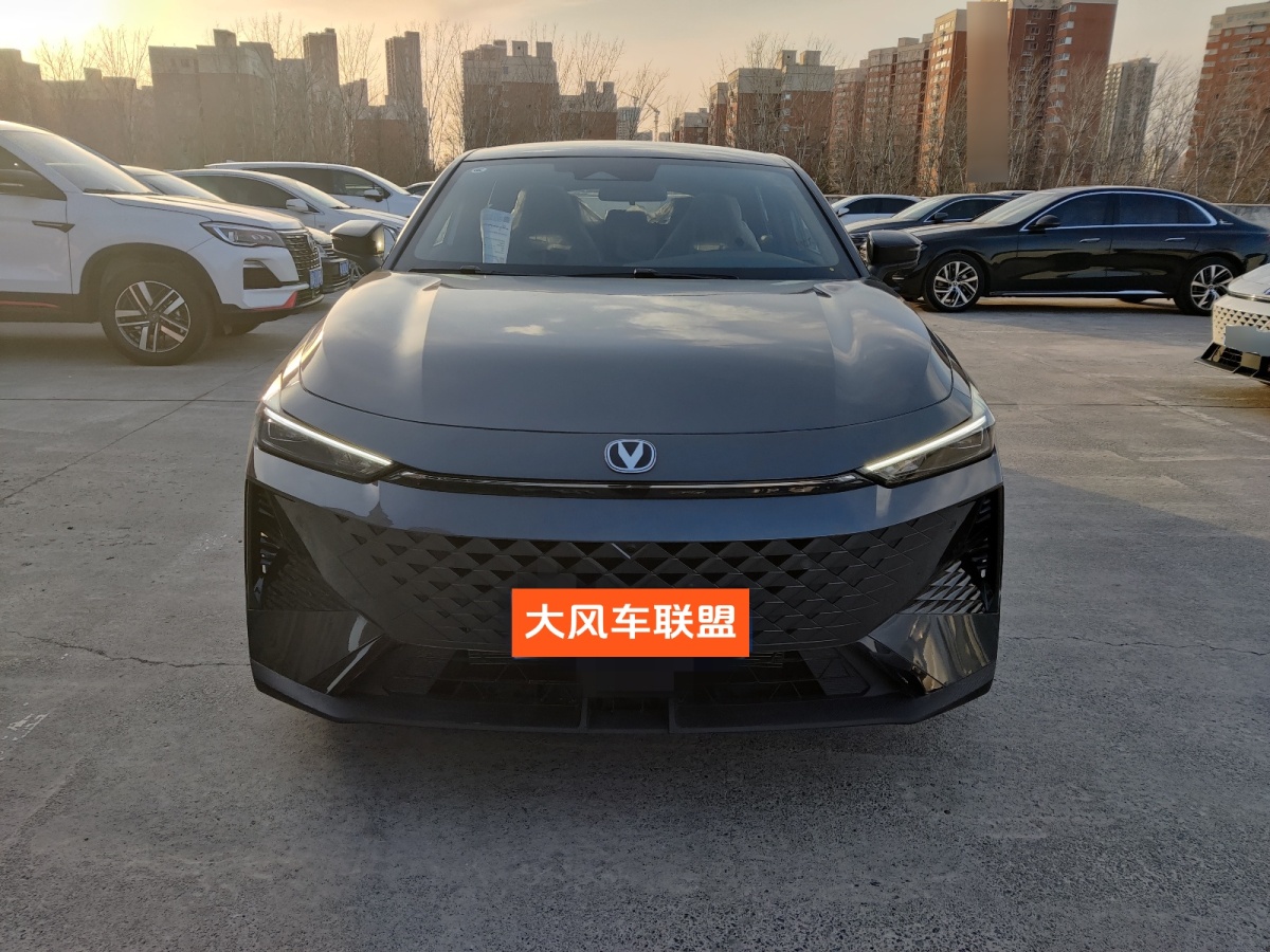 長安 長安UNI-V  2024款 1.5T 尊貴型圖片