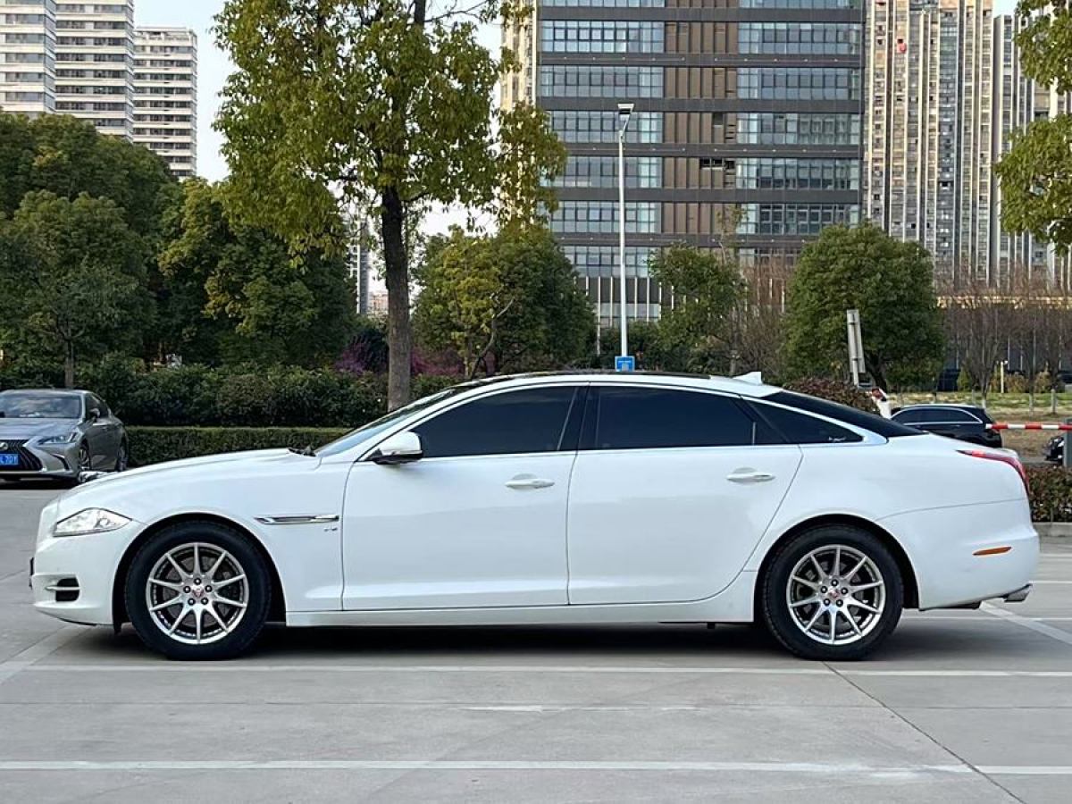 捷豹 XJ  2014款 XJL 3.0 SC 兩驅(qū)全景商務(wù)版圖片