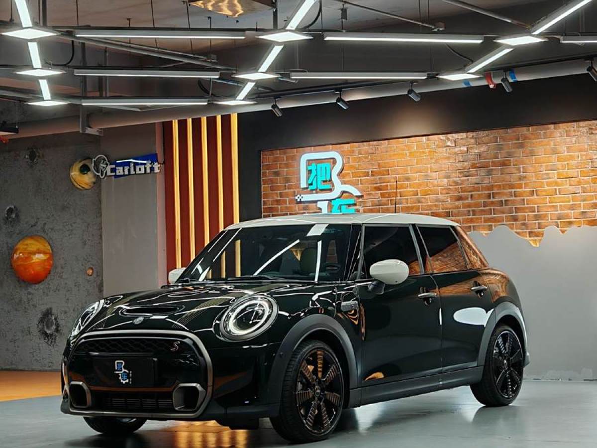 MINI MINI  2022款 2.0T COOPER S 執(zhí)迷特別版 五門版圖片