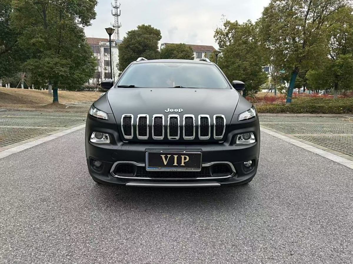 Jeep 自由光  2017款 2.0L 優(yōu)越版圖片