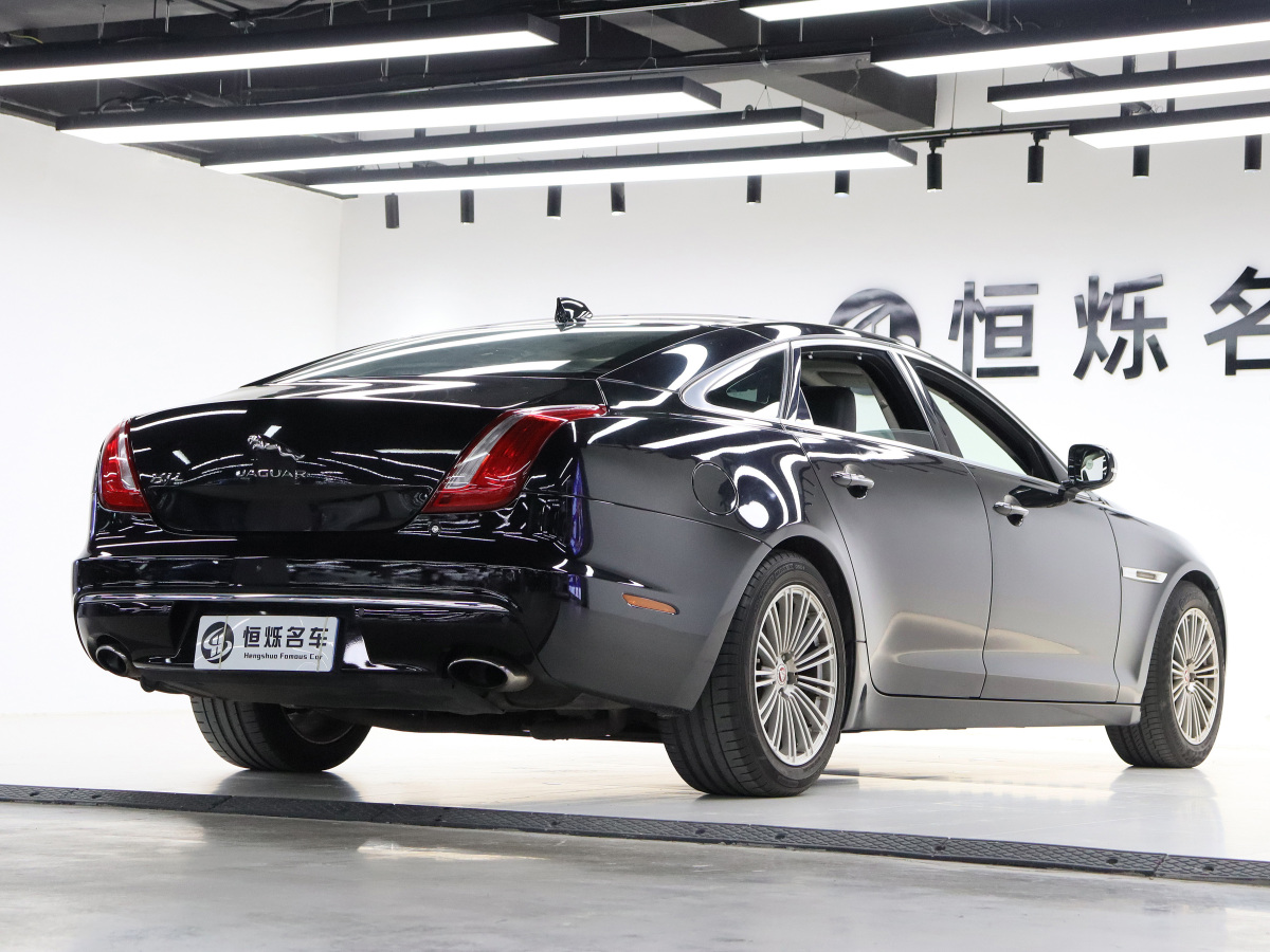 捷豹 XJ  2016款 XJL 2.0T 兩驅(qū)典雅商務(wù)版圖片