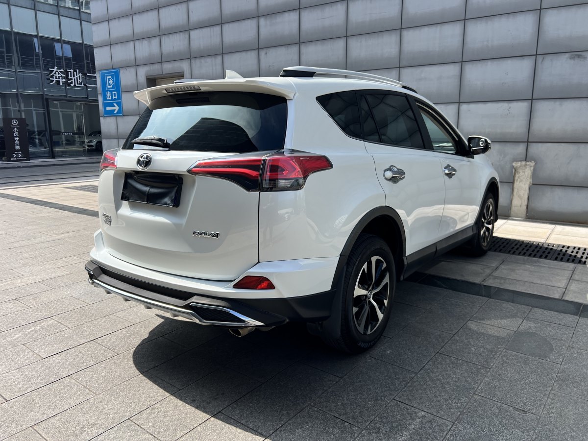 2017年6月豐田 RAV4  2016款 榮放 2.0L CVT兩驅(qū)都市版