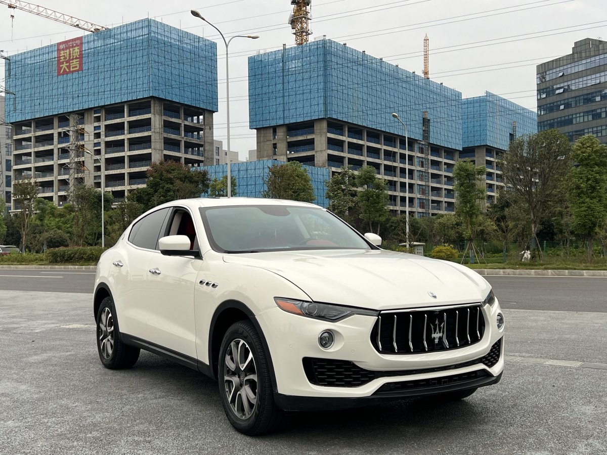 瑪莎拉蒂 Levante  2019款  3.0T 350Hp 標(biāo)準(zhǔn)版圖片