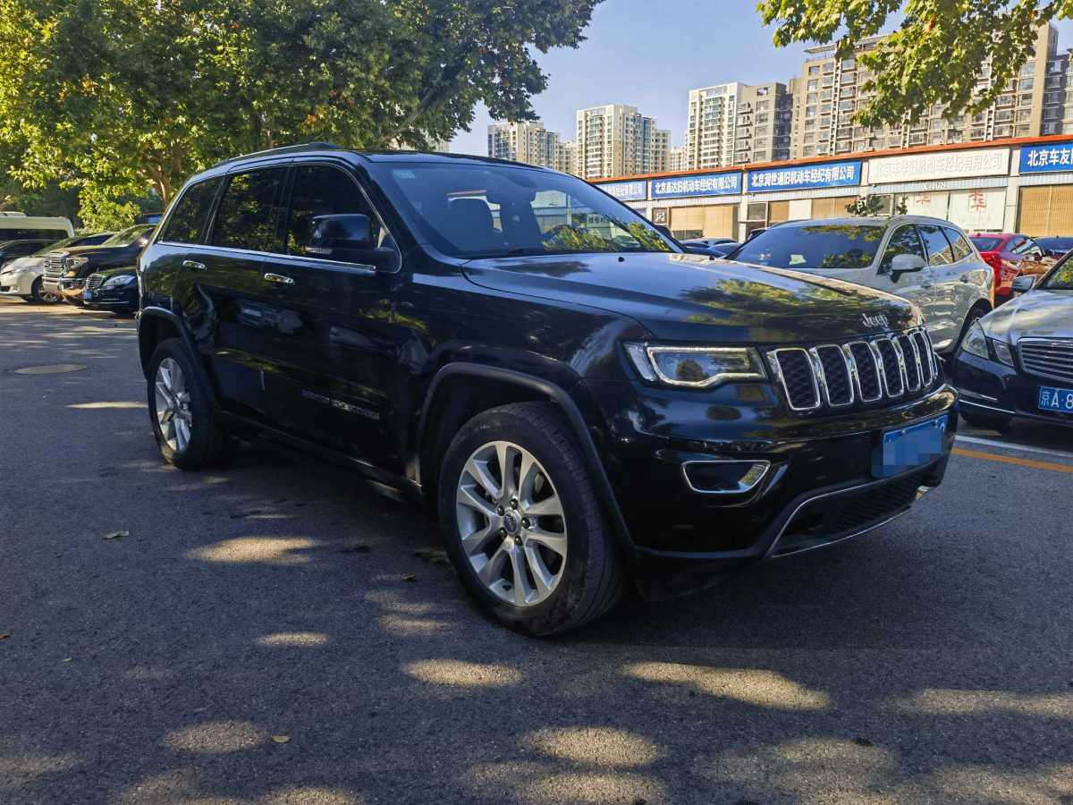 2017年6月Jeep 大切諾基  2016款 3.0L 舒享導(dǎo)航版