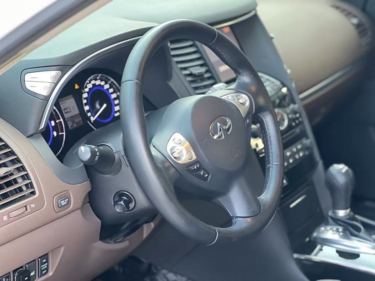 英菲尼迪 QX70  2015款 3.7L 絕影版圖片