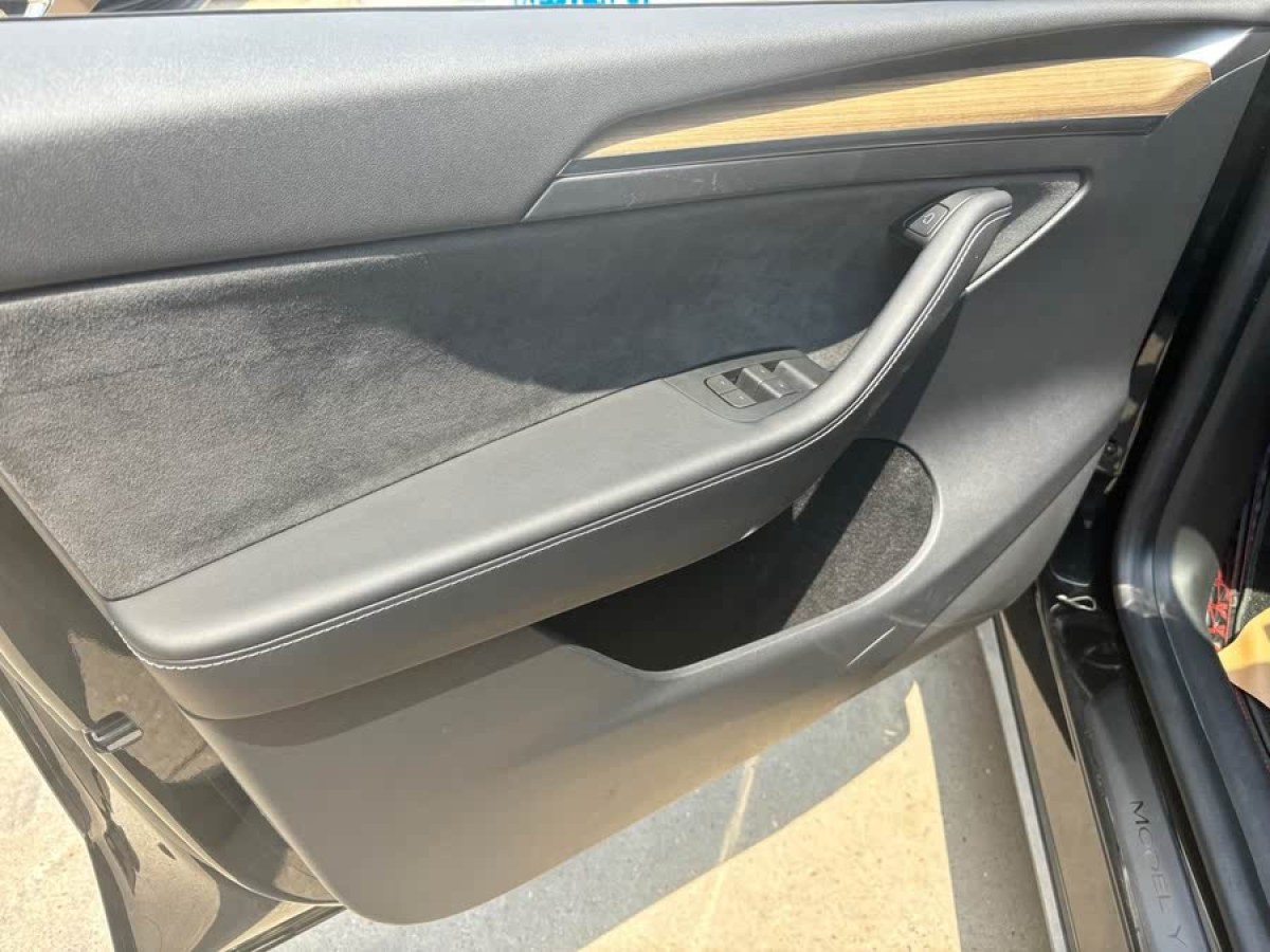 特斯拉 Model Y  2022款 改款 后輪驅(qū)動版圖片