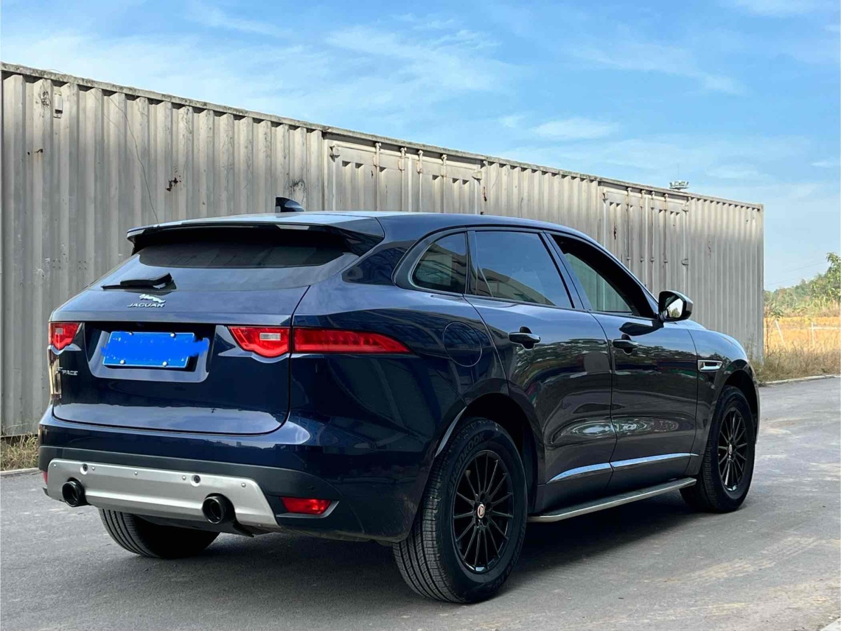 捷豹 F-PACE  2016款 2.0T 兩驅(qū)都市尊享版圖片