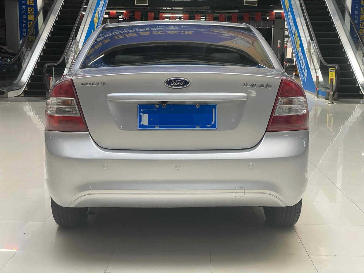 福特 ?？怂? 2011款 三廂 1.8L 自動豪華型圖片