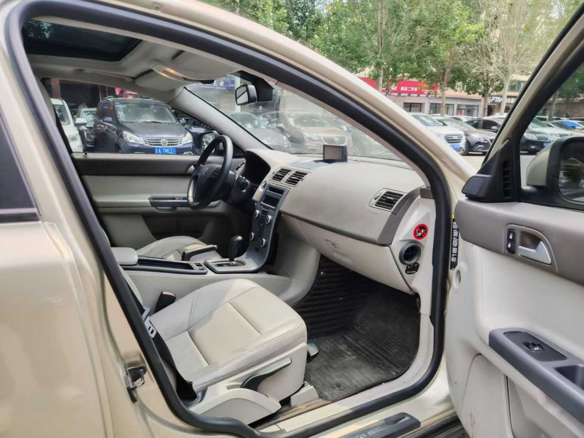 沃爾沃 S40  2010款 2.0L 手動標(biāo)準(zhǔn)型圖片