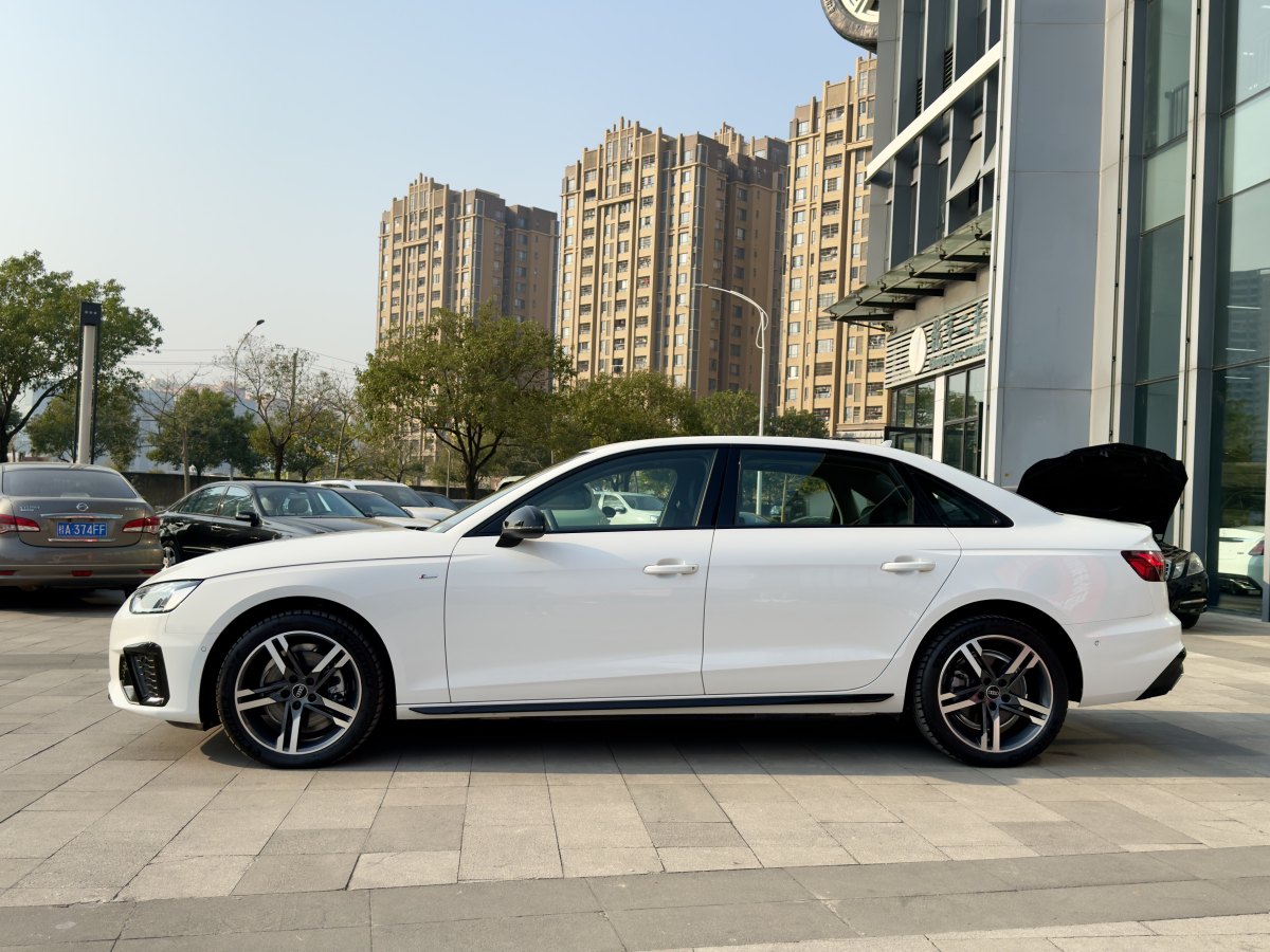 2023年3月奧迪 奧迪A4L  2022款 40 TFSI 豪華動感型