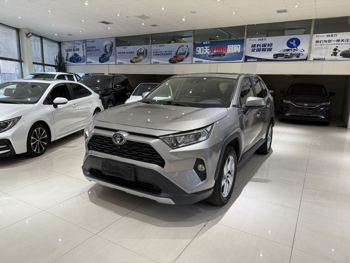 2020年8月豐田 RAV4  2018款 榮放 2.0L CVT兩驅(qū)風(fēng)尚版