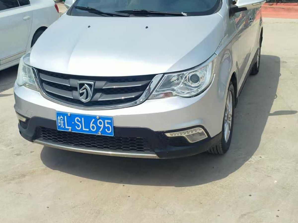 寶駿 730  2016款 1.5 標(biāo)準(zhǔn)型7-8座圖片