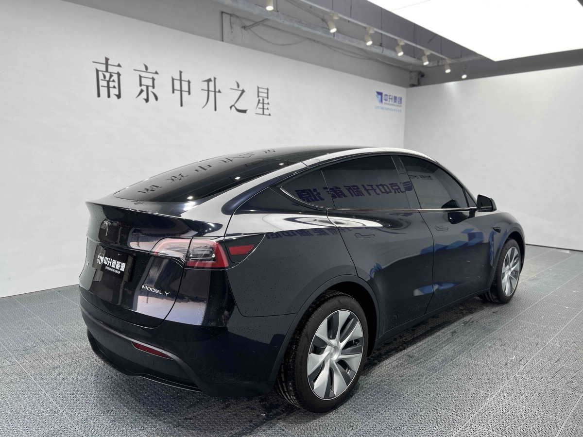 特斯拉 Model 3  2022款 后輪驅(qū)動(dòng)版圖片