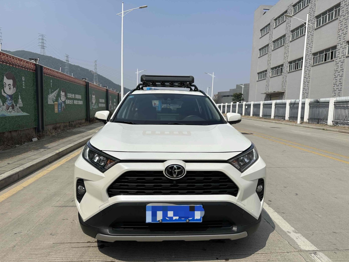 豐田 RAV4  2018款 榮放 2.0L CVT兩驅(qū)風(fēng)尚版圖片