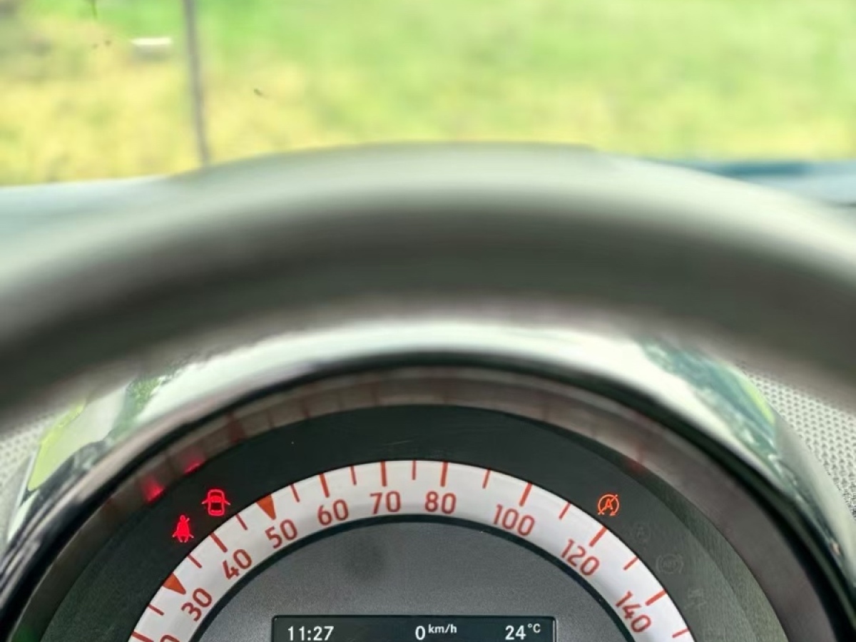 smart fortwo  2018款 0.9T 66千瓦耀钛度特别版图片