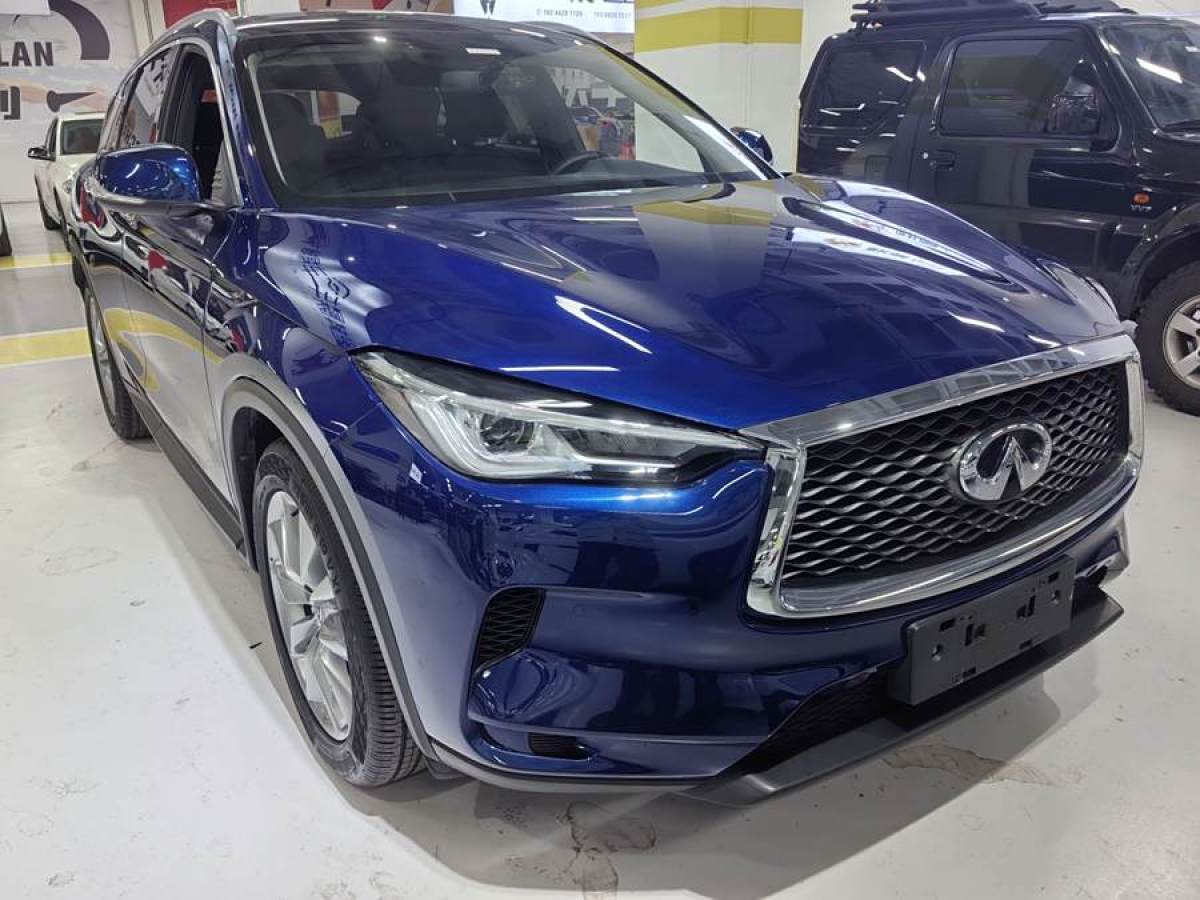 英菲尼迪 QX50  2020款 改款 2.0T 兩驅(qū)時(shí)尚版圖片