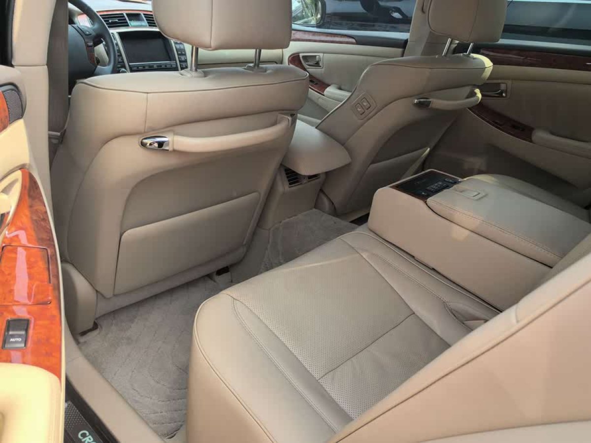 豐田 皇冠  2009款 2.5L Royal特別導(dǎo)航版圖片