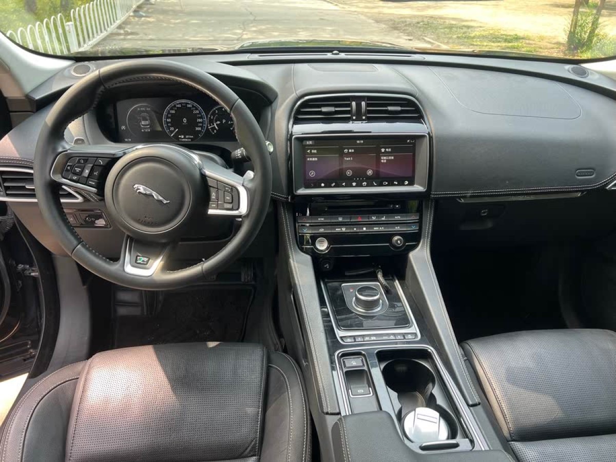 捷豹 F-PACE  2018款 改款 2.0T 四驅(qū)R-Sport運動版圖片