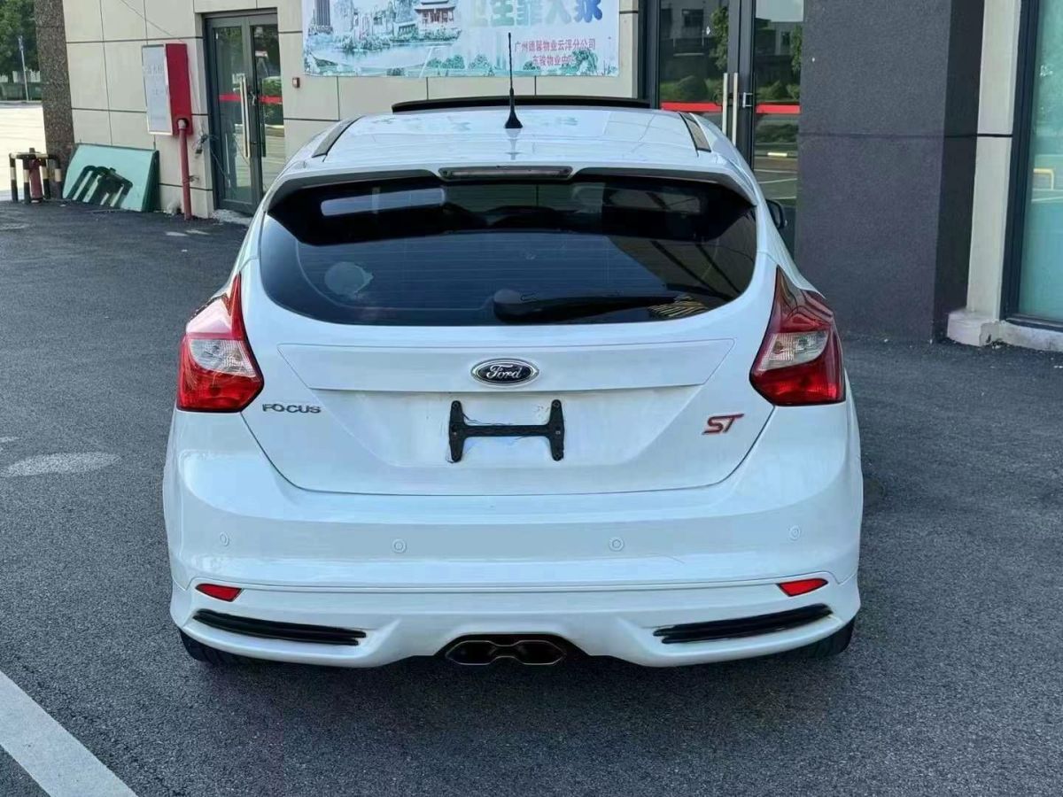 福特 ?？怂? 2015款 2.0T ST 標(biāo)準(zhǔn)版圖片