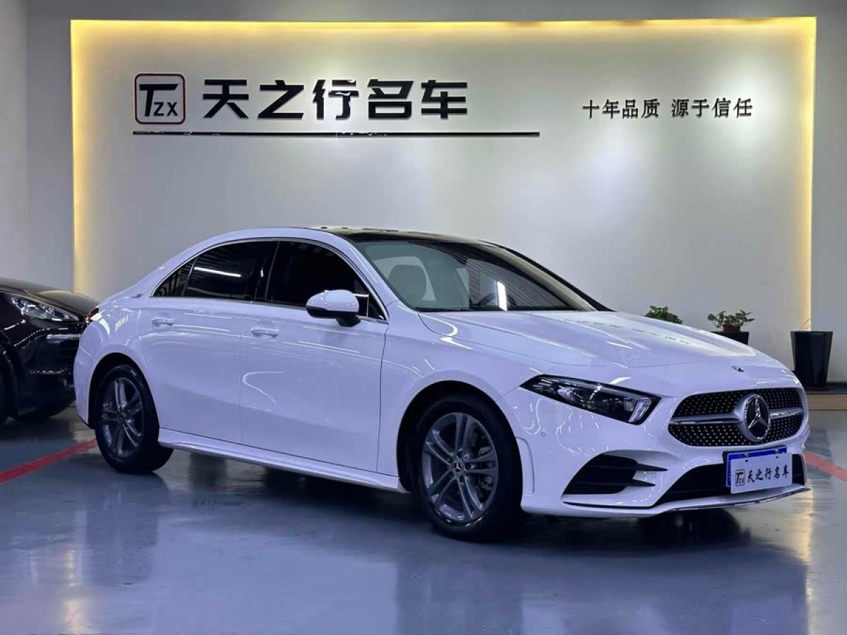 奔馳 奔馳A級(jí)  2021款 改款 A 180 L 運(yùn)動(dòng)轎車圖片