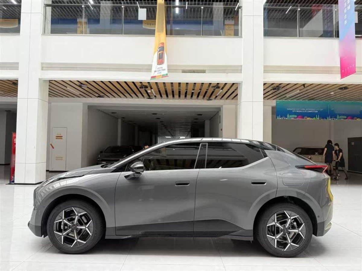 領(lǐng)克 領(lǐng)克Z10  2025款 71kWh 602km后驅(qū)Pro圖片