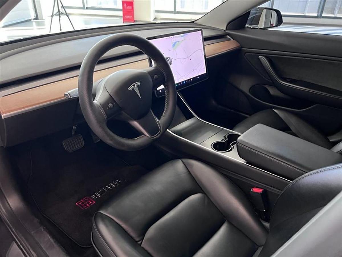 特斯拉 Model 3  2019款 標(biāo)準(zhǔn)續(xù)航后驅(qū)升級(jí)版圖片