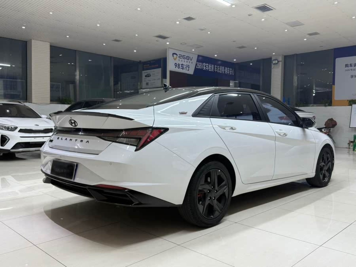 現(xiàn)代 伊蘭特  2022款 1.5L CVT 20周年紀(jì)念款圖片